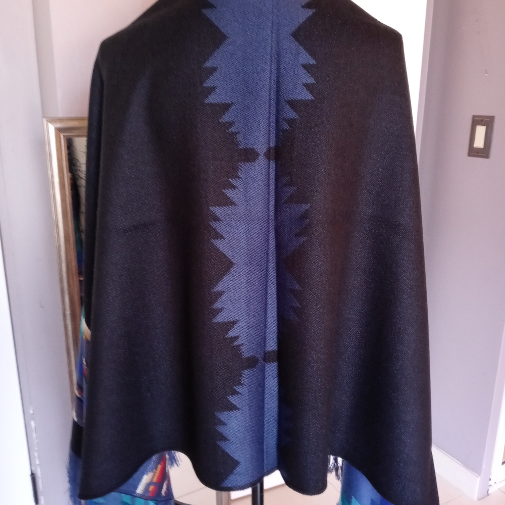 Artisanal Handwoven Alpaca blend shawl - Picture 5 of 5